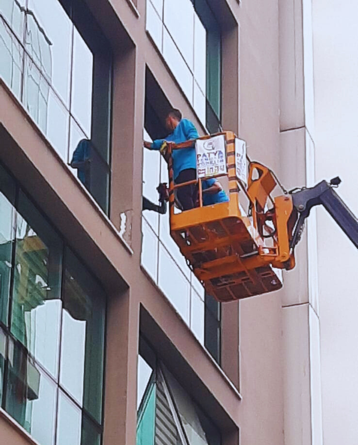 Dış Cephe Cam Temizliği